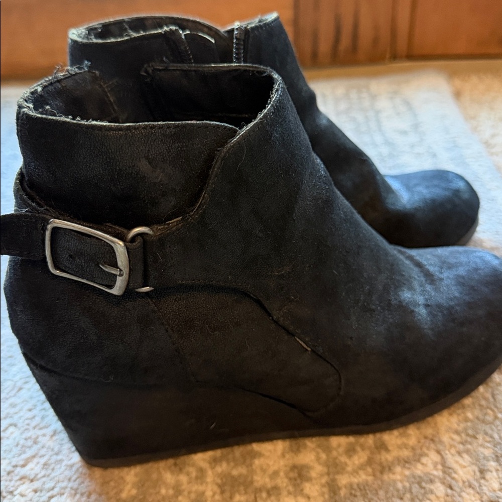 SO Black Footwear with Logo